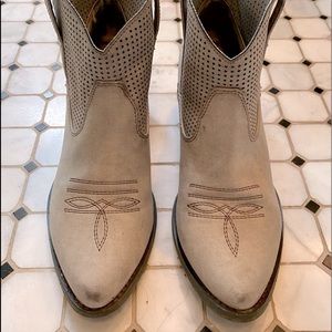 Grey western cowboy shortie boots so 8